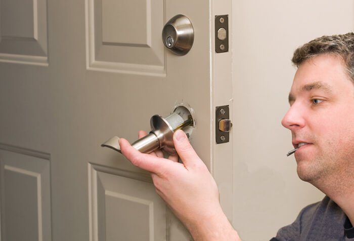 sửa khóa tay nắm tròn