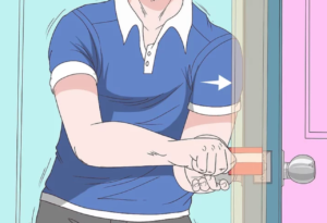 Bước 4 trong bí kíp mở khoá cửa tay nắm tròn bằng thẻ card