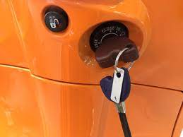 3 Kinh nghiệm khi gọi sửa khóa xe máy vespa tại nhà