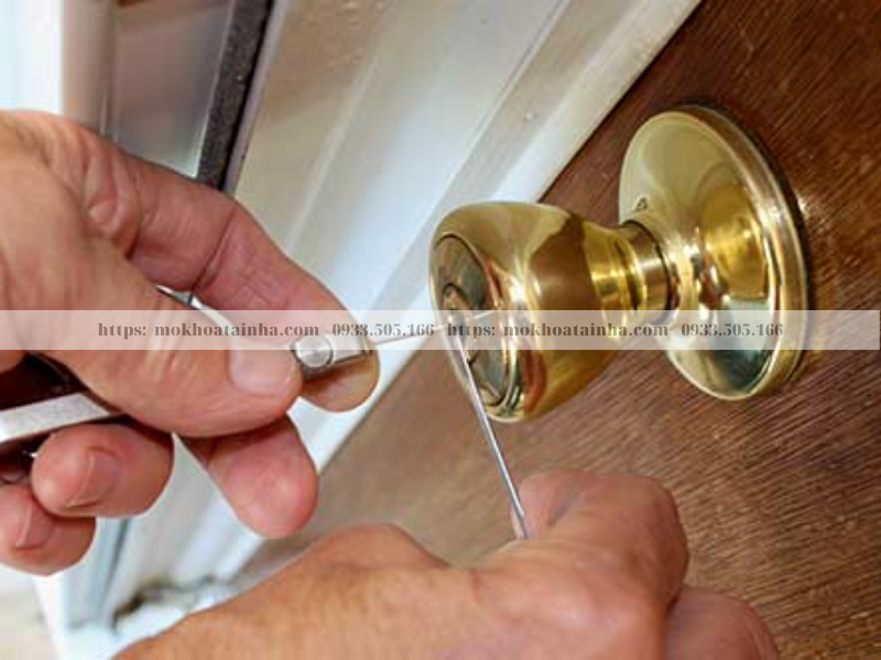 dich-vu-sua-khoa-tai-nha