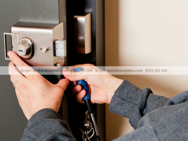 sua-khoa-tai-nha-ngoc-phuong