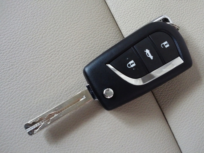 SỬA KHÓA Ô TÔ - LÀM CHÌA KHÓA Ô TÔ TẠI NHÀ TP.HCM 67 sua chia khoa oto 1