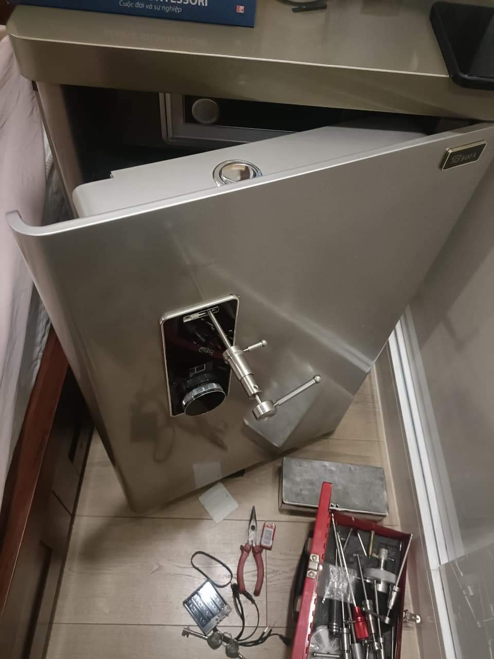 SỬA KHÓA KÉT SẮT TẠI NHÀ TP.HCM 47 z4826848402473 288f9be26d48e6c5a3792393e242cbab